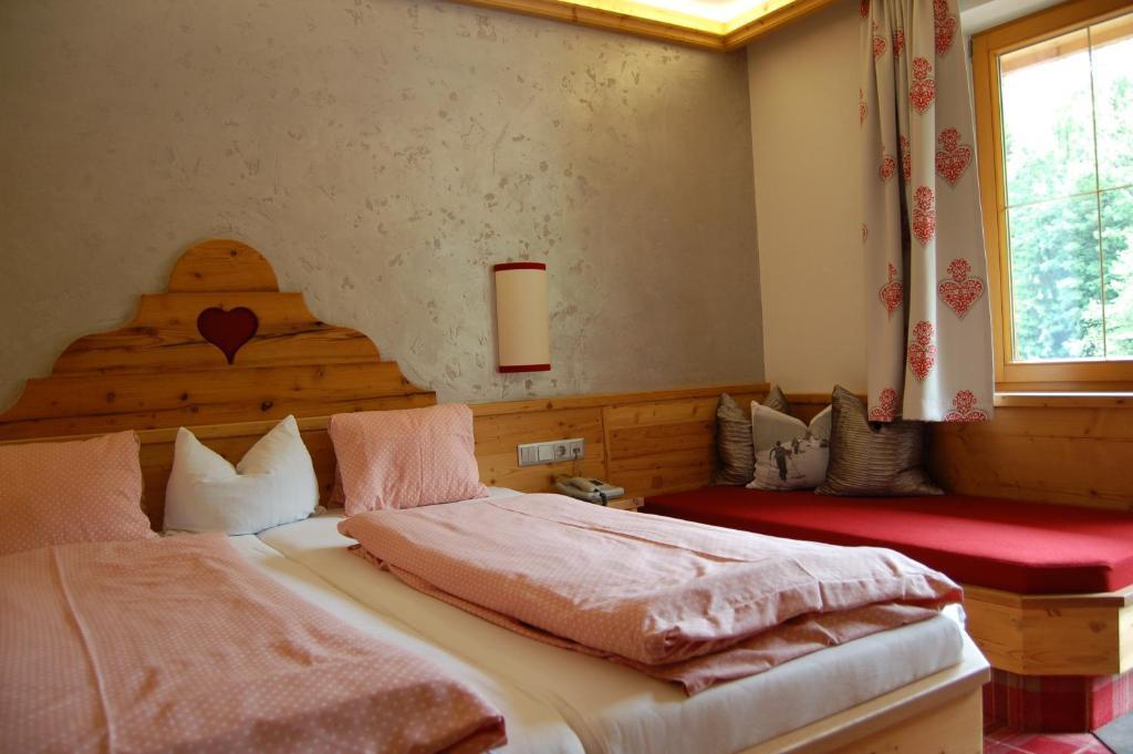 Hotel Schweizerhof Oberau Zimmer foto